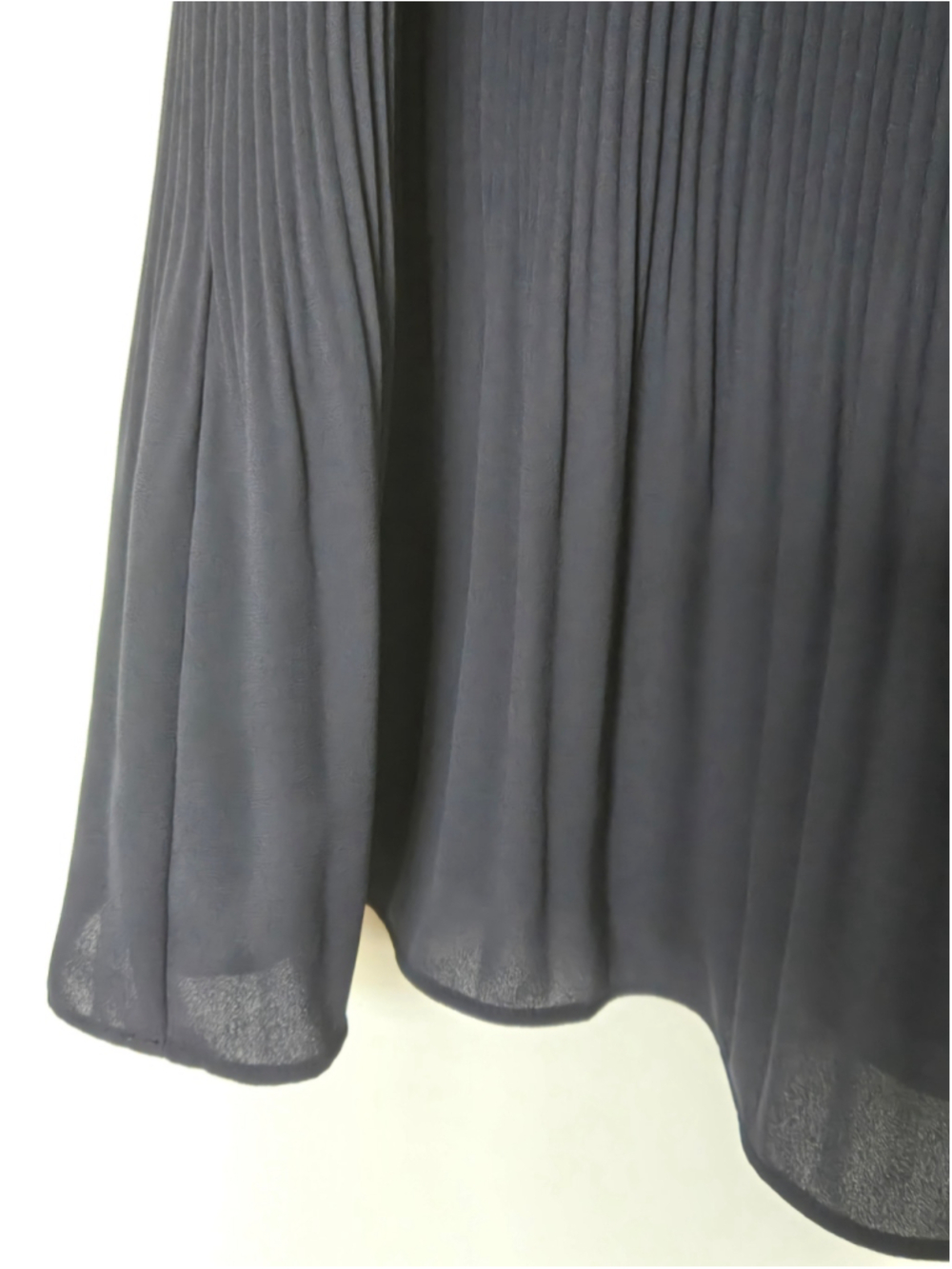 Ann Taylor Navy Ribbed Pleated Blouse Size L - Picture 5 of 5